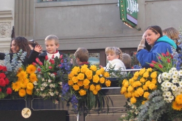 Photos de Mackenzie Rosman - Pasadena Rose parade 2005 - 1